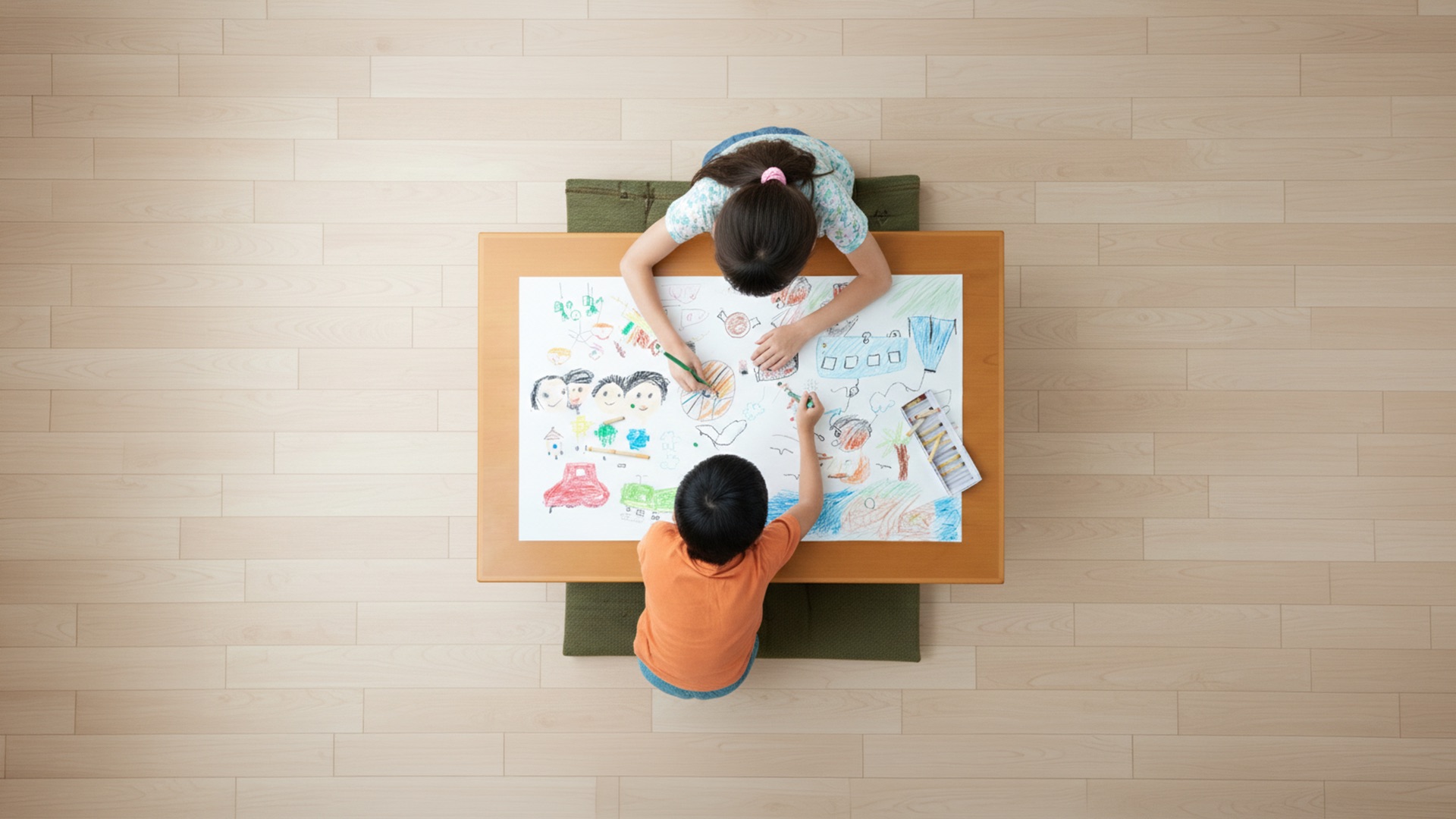 楽しそうに絵を描く子どもたち