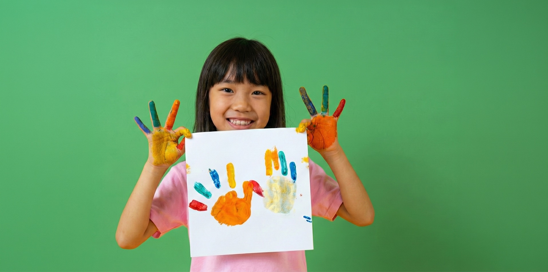 親子で一緒に体験を楽しむ様子